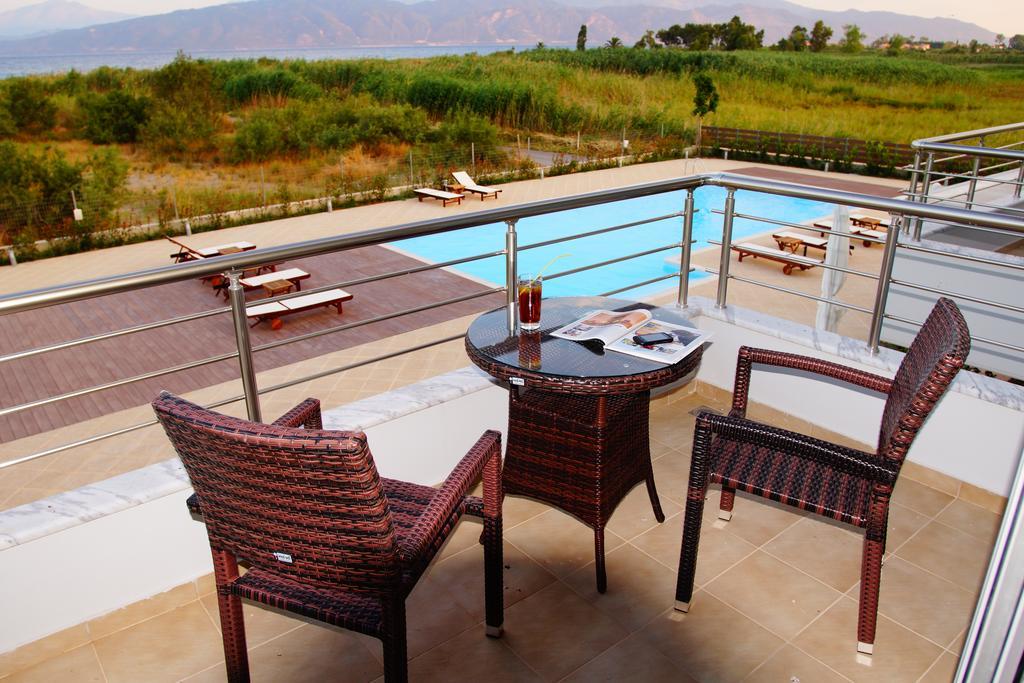 Cavos Fokidos Aparthotel Chiliadou  Exterior photo